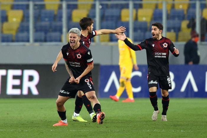Son dakika transfer haberi: Fenerbahçeden Berat Özdemir atağı Trabzonspor, Galatasaray ve Başakşehir de peşinde...