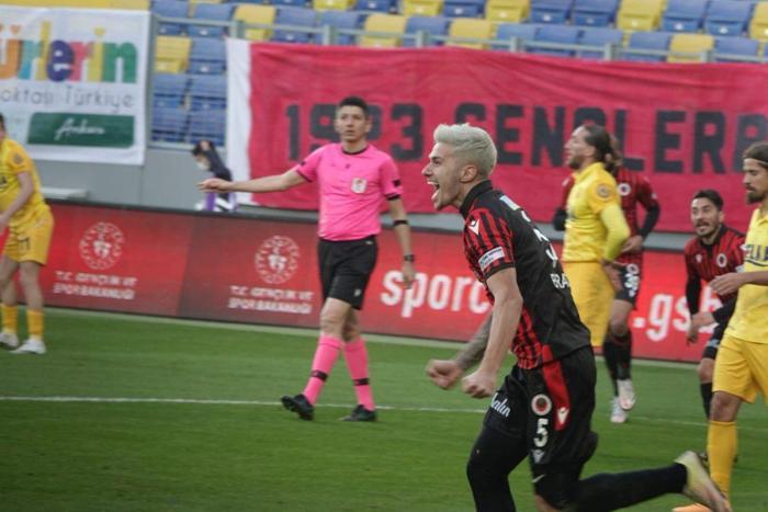 Son dakika transfer haberi: Fenerbahçeden Berat Özdemir atağı Trabzonspor, Galatasaray ve Başakşehir de peşinde...