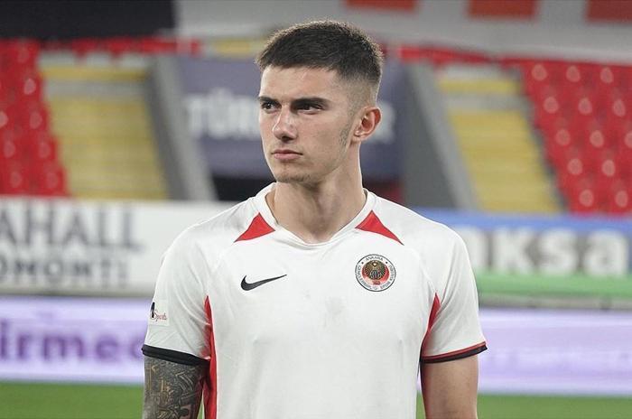 Son dakika transfer haberi: Fenerbahçeden Berat Özdemir atağı Trabzonspor, Galatasaray ve Başakşehir de peşinde...