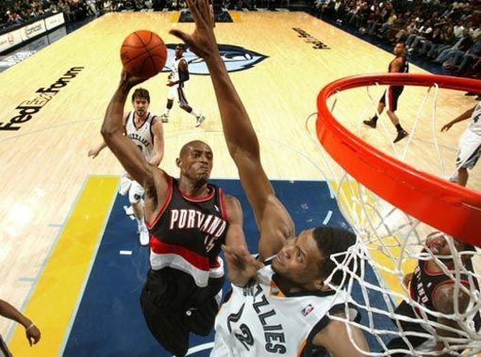 TRAVIS OUTLAW (PORTLAND T BLAZERS)