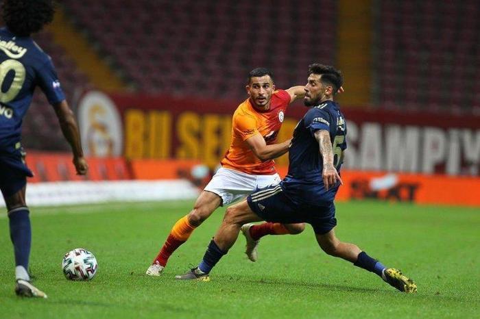 Galatasaraylı futbolcu Omar Elabdellaoui çocukları için kendini feda etti İşte o detay