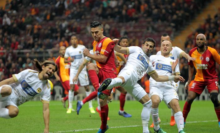 Galatasaray dondu kaldı Fatih Terim istifa...