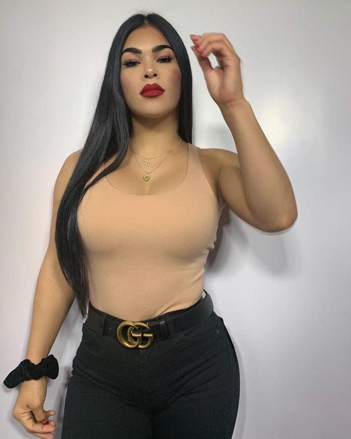 UFC dövüşçüsü Rachael Ostovich, 2021 takvimi için poz verdi
