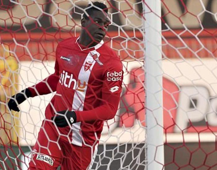 Mario Balotelli geri döndü İlk maçında gol