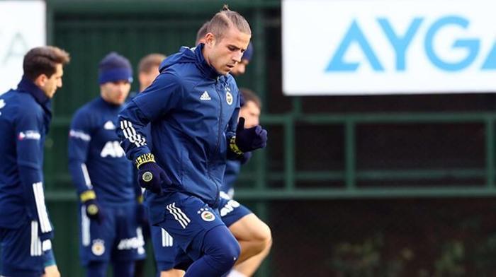 Fenerbahçede Erol Bulut 3 ismin üstünü çizdi Ayrılık zamanı