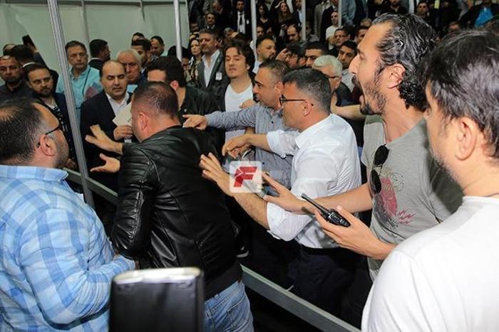 Beşiktaş kongresinde tansiyon yükseldi