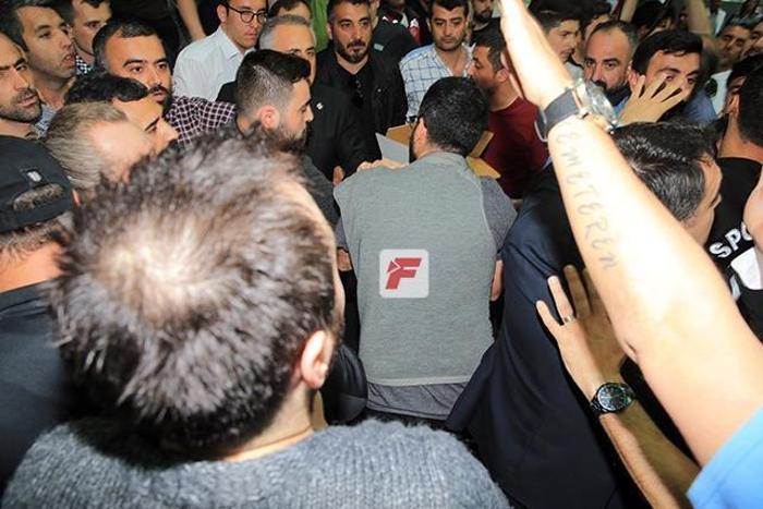 Beşiktaş kongresinde tansiyon yükseldi