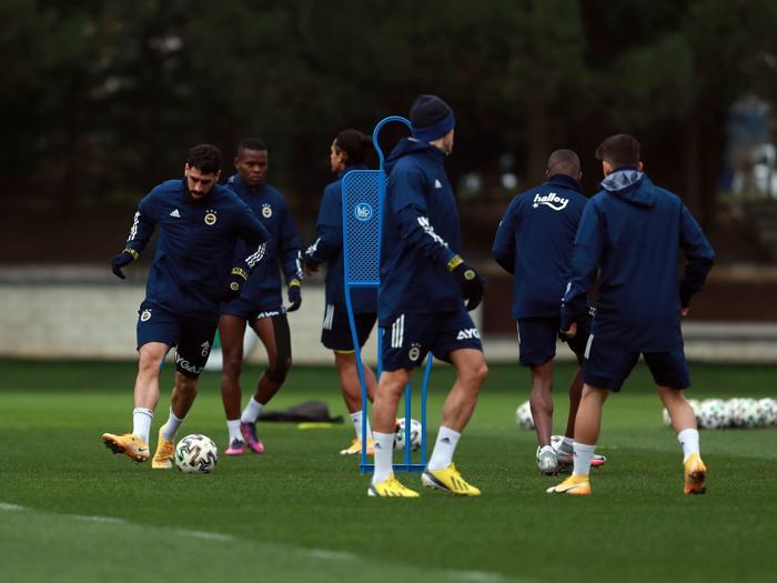 SON DAKİKA Fenerbahçeye 4 futbolcudan müjdeli haber