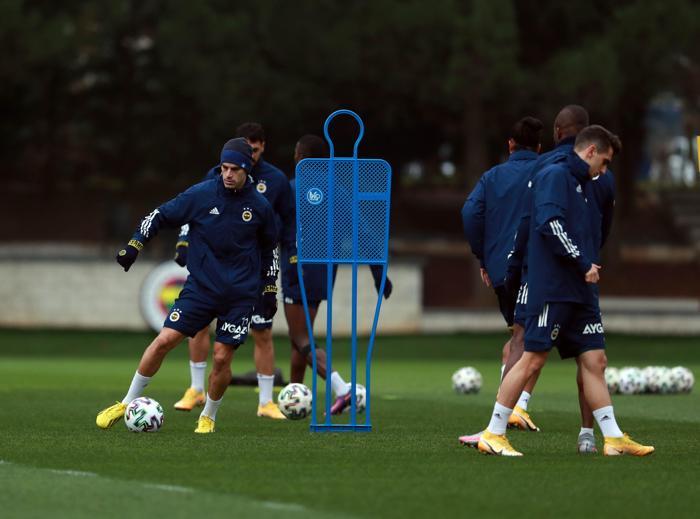 SON DAKİKA Fenerbahçeye 4 futbolcudan müjdeli haber