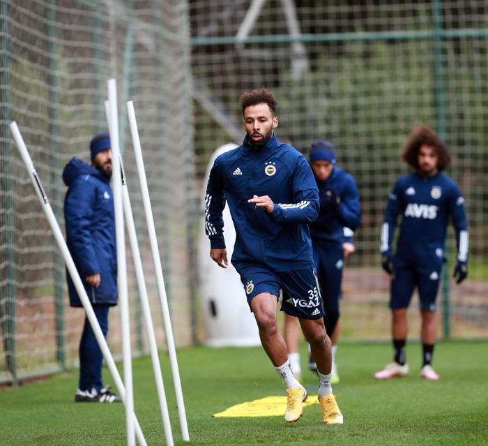 SON DAKİKA Fenerbahçeye 4 futbolcudan müjdeli haber