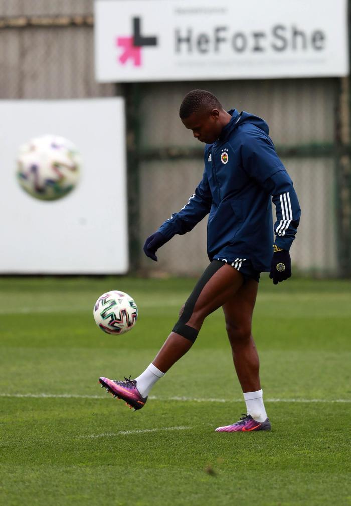 SON DAKİKA Fenerbahçeye 4 futbolcudan müjdeli haber