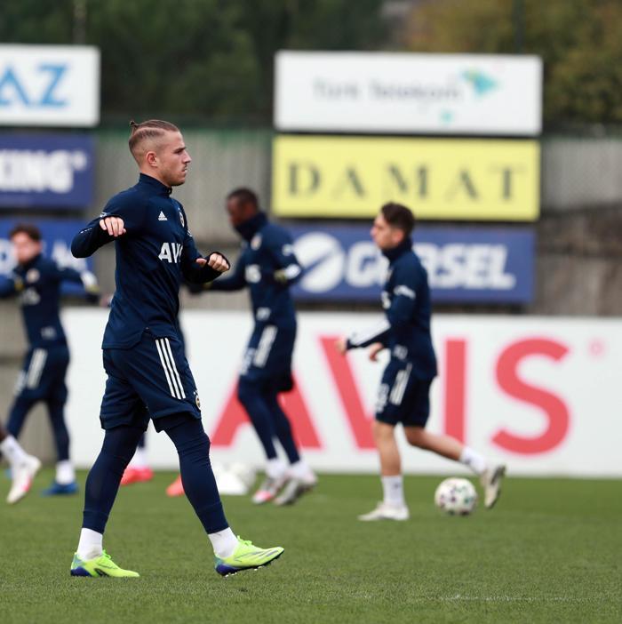 Fenerbahçede Başkan Ali Koç ve yönetim idmana çıkarma yaptı