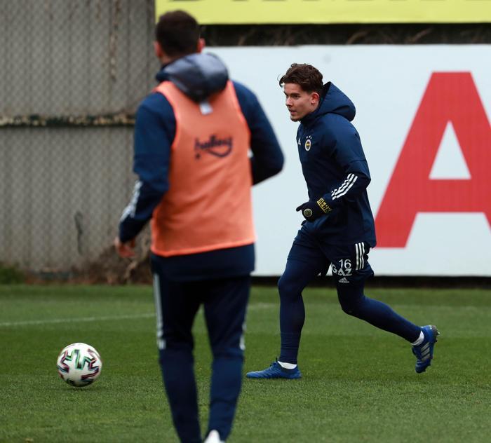 SON DAKİKA Fenerbahçeye 4 futbolcudan müjdeli haber