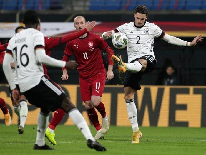 Son dakika transfer haberi Beşiktaşta Aboubakarın yanına Michael Krmencik