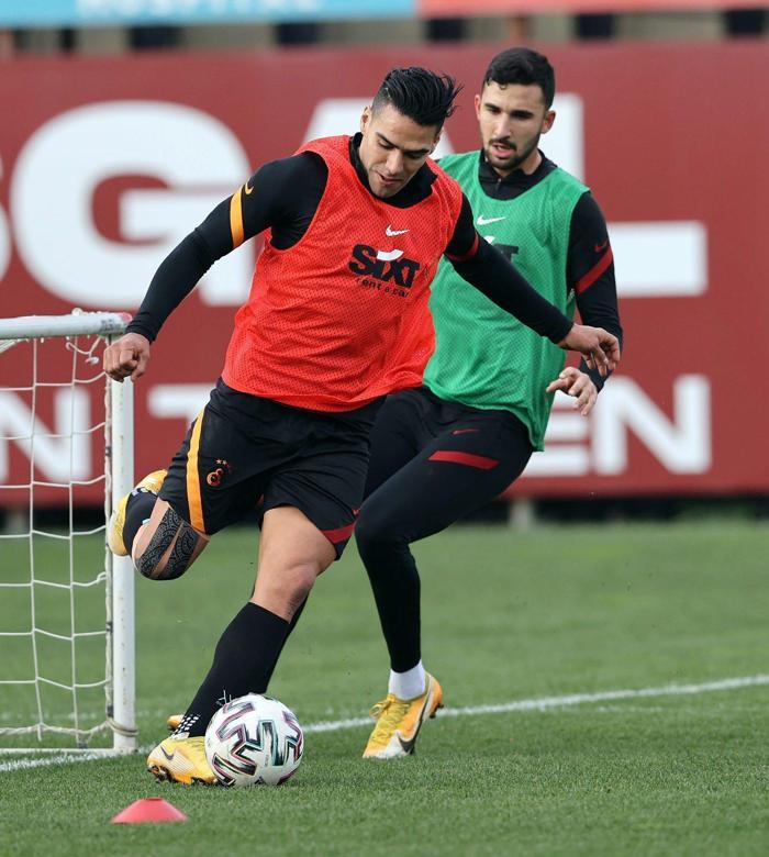 SON DAKİKA Galatasaraydan Feghouli açıklaması