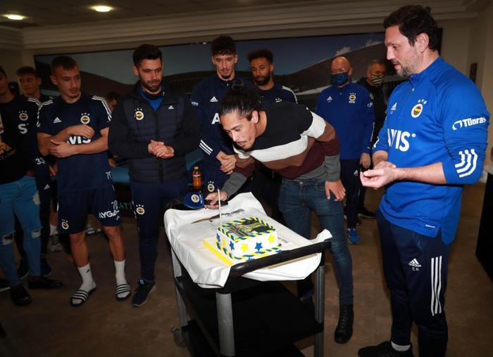 SON DAKİKA Fenerbahçeye 4 futbolcudan müjdeli haber