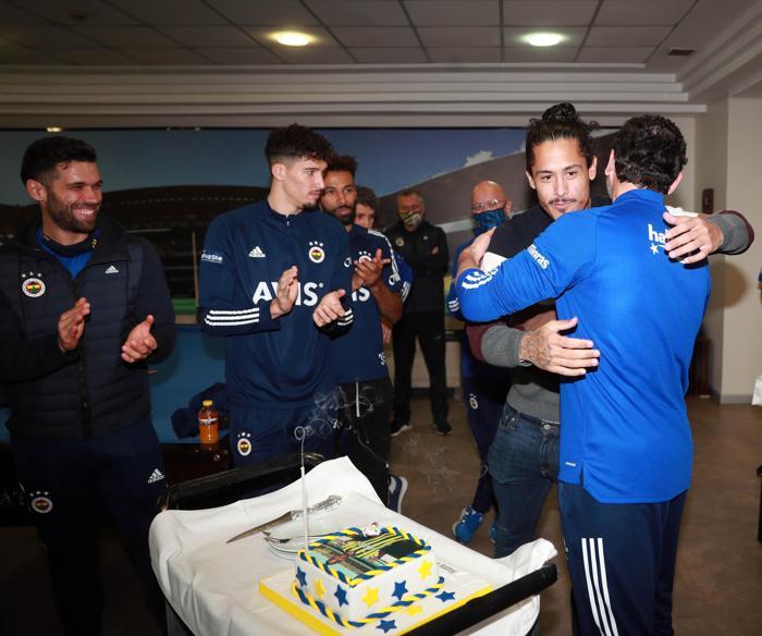 SON DAKİKA Fenerbahçeye 4 futbolcudan müjdeli haber