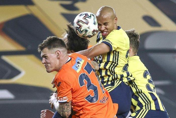 FENERBAHÇE STOPERLERİ 6 PENALTI YAPTIRDI
