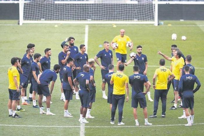 Fenerbahçede yardımcı antrenörler konuştu: Asıl hainler içeride