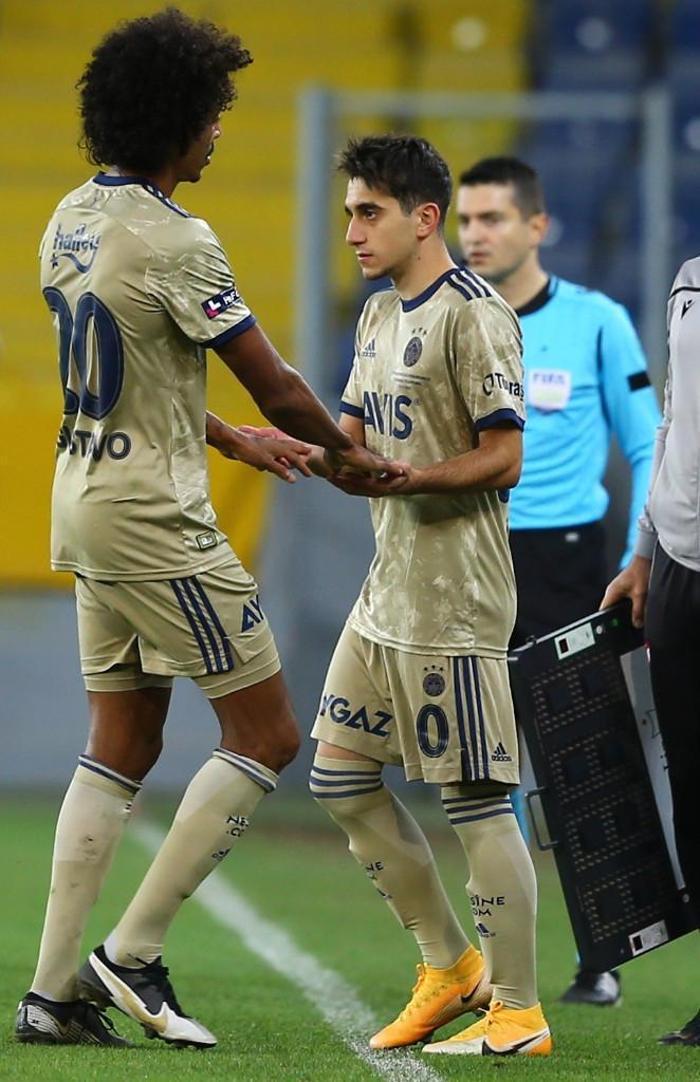 DORTMUND VE SCHALKE, ÖMER FARUKUN PEŞİNDE