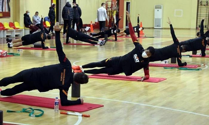 Galatasarayda Trabzonspor maçı çalışmaları sürüyor