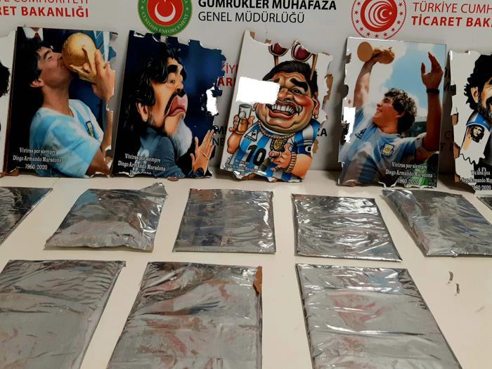 Maradona tablolarının arkasından kokain çıktı