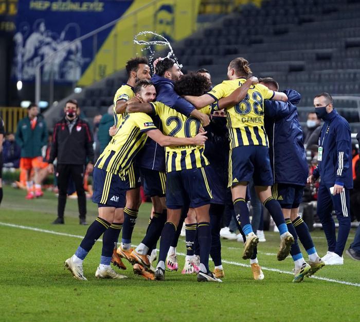 Fenerbahçede dikkat çeken detay Caner Erkin oyundan alınınca...