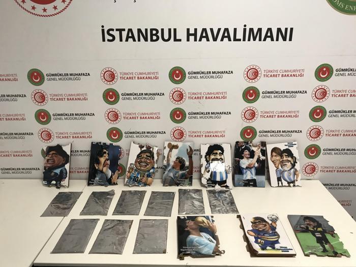 Maradona tablolarının arkasından kokain çıktı