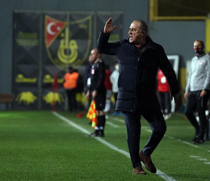 Galatasarayda Fatih Terime 2 ayrı ceza Deniz Çoban yazdı