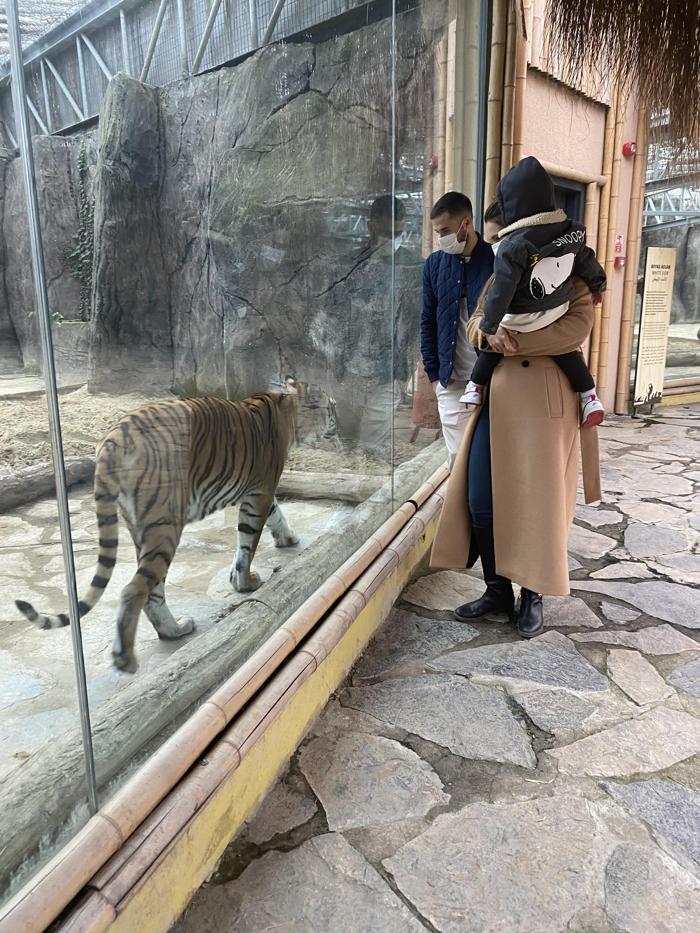 Saracchi, ailesiyle birlikte Aslan Parkı gezdi