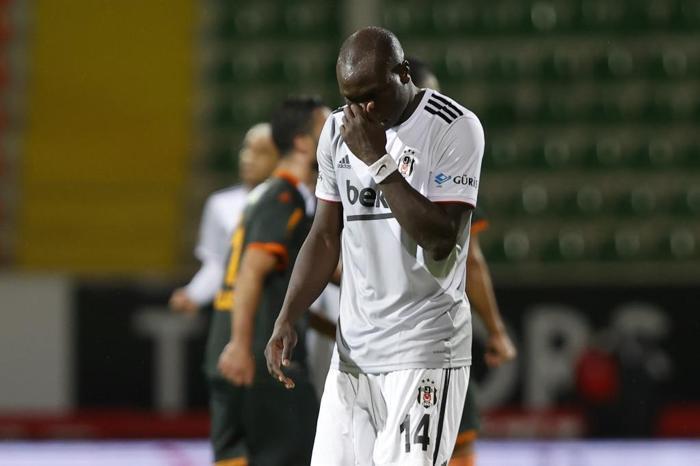 SON DAKİKA Beşiktaşın yıldız futbolcusu Aboubakarı Wolfsburg transfer etmek istiyor