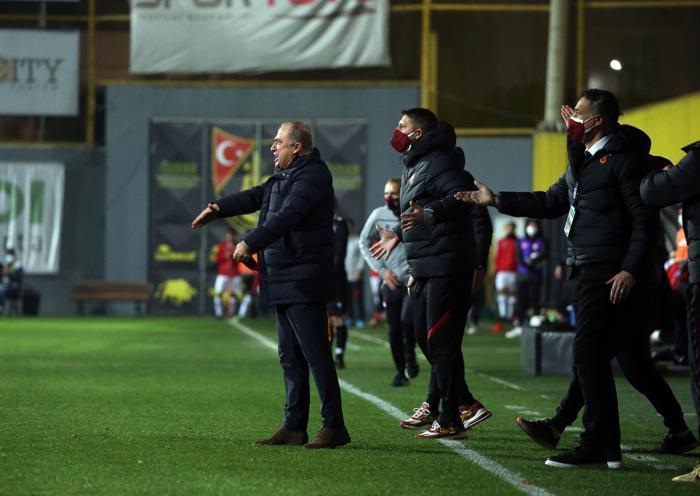 Galatasarayda Fatih Terime 2 ayrı ceza Deniz Çoban yazdı
