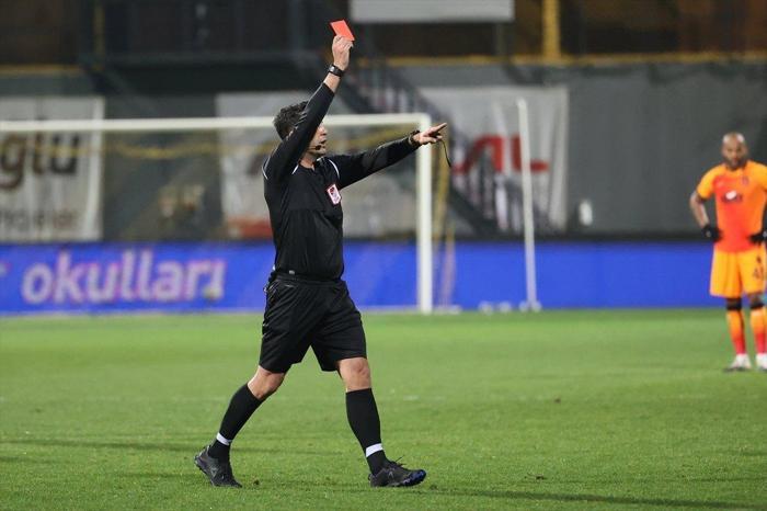 Galatasarayda Fatih Terime 2 ayrı ceza Deniz Çoban yazdı