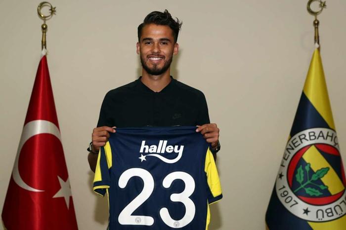 Fenerbahçe eski savunmacılarını arıyor