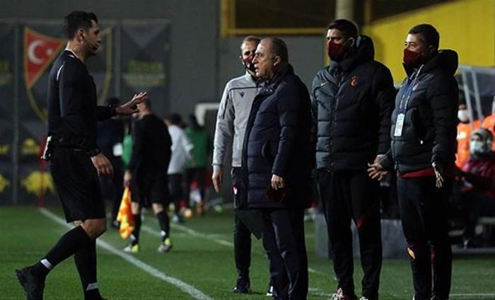 Galatasarayda Fatih Terime 2 ayrı ceza Deniz Çoban yazdı