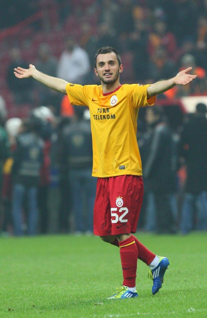 Emre Çolak 4 yıl sonra Türkiyede Sevilla ve Valencianın kapısından dönmüştü