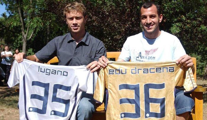 Fenerbahçe eski savunmacılarını arıyor