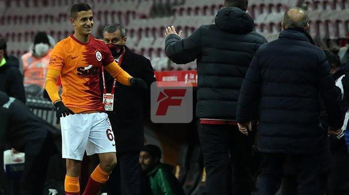 Galatasarayın genç yeteneği Bartuğ Elmazı Fatih Terim teselli etti
