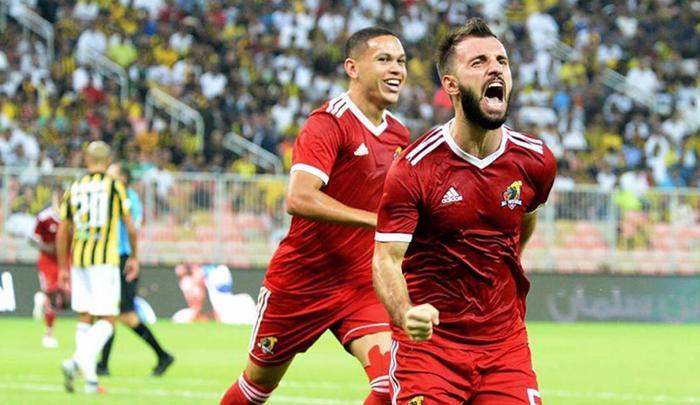 Emre Çolak 4 yıl sonra Türkiyede Sevilla ve Valencianın kapısından dönmüştü