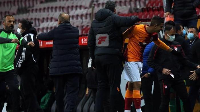 Galatasarayın genç yeteneği Bartuğ Elmazı Fatih Terim teselli etti