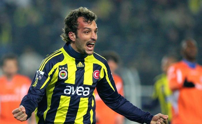 Fenerbahçe eski savunmacılarını arıyor
