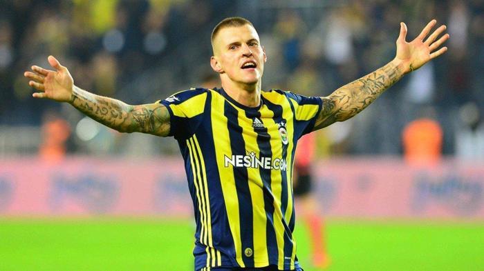 Fenerbahçe eski savunmacılarını arıyor