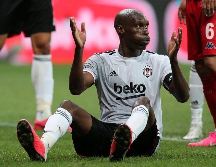 Beşiktaşta Atiba Sergen Yalçını kızdırdı