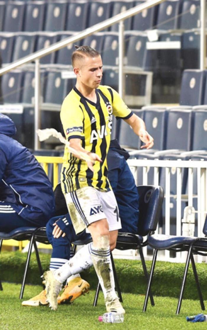 Fenerbahçede Pelkas sinirlerine hakim olamadı