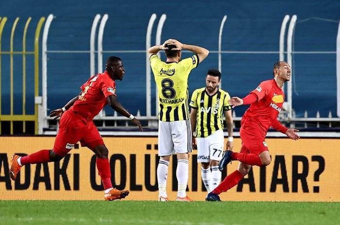 Fenerbahçe hocası için sert sözler Bu işten anlamadığı belli