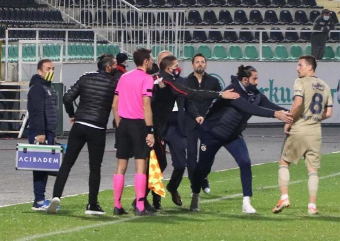 Fenerbahçe maçında ekrana yansımadı. Mert Hakan çıldırdı