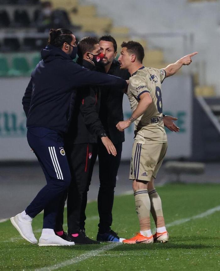 Fenerbahçe maçında ekrana yansımadı. Mert Hakan çıldırdı