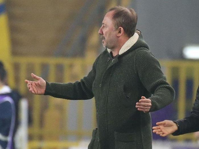 Fenerbahçe - Beşiktaş derbisinde Sergen Yalçın çıldırdı