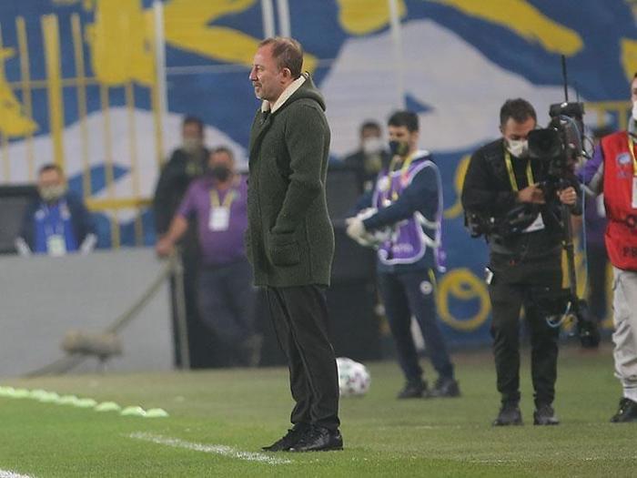 Fenerbahçe - Beşiktaş derbisinde Sergen Yalçın çıldırdı