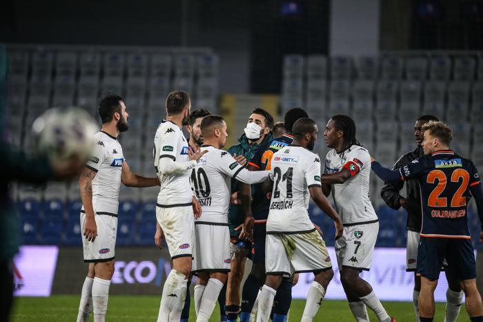 Başakşehir-Denizlispor maçının ardından ortalık karıştı
